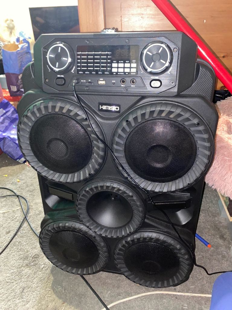 Kimiso party speaker