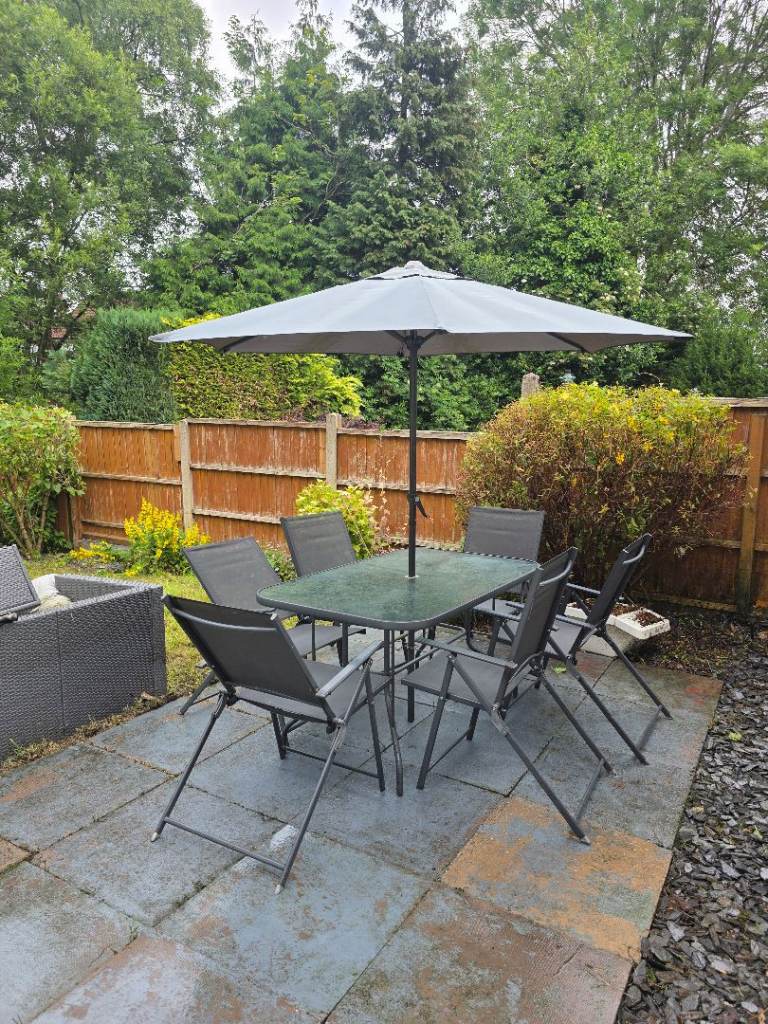 6 Seater Garden Furniture Set with Large Parasol 