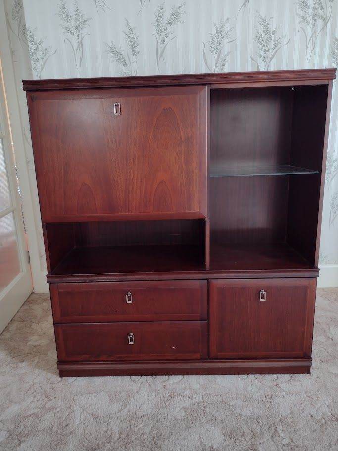 FREE Cocktail Drinks Cabinet/Sideboard with Pull-Down Bar Area - Pokesdown BH5 1LT