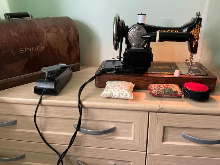 Singer sewing machine 