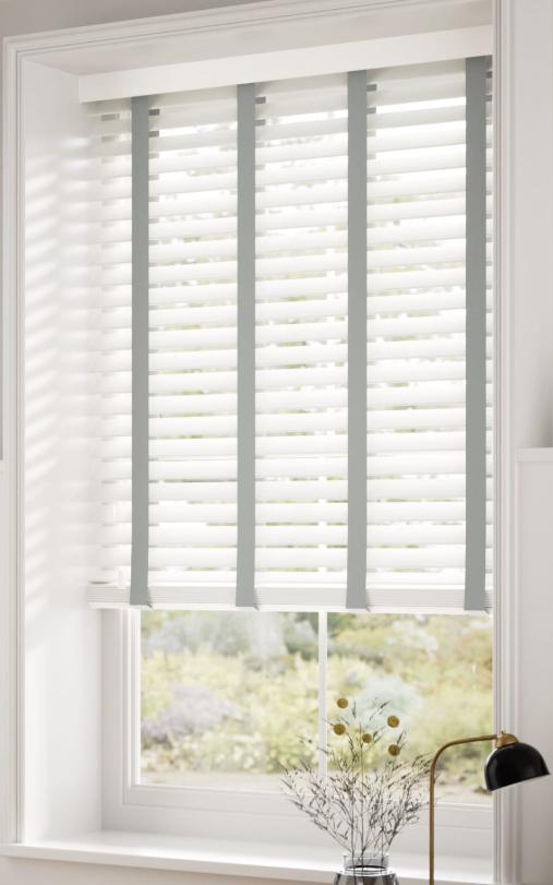 BRAND NEW PARCHMENT AND STONE FAUX WOODEN BLIND 114.3CM WIDE X 148CM DROP