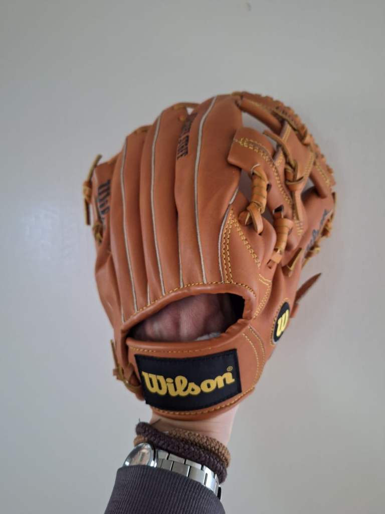 Wilson A2341 Baseball Glove - Advisory Staff Series - 11.5” Crown Web - Mint Condition.