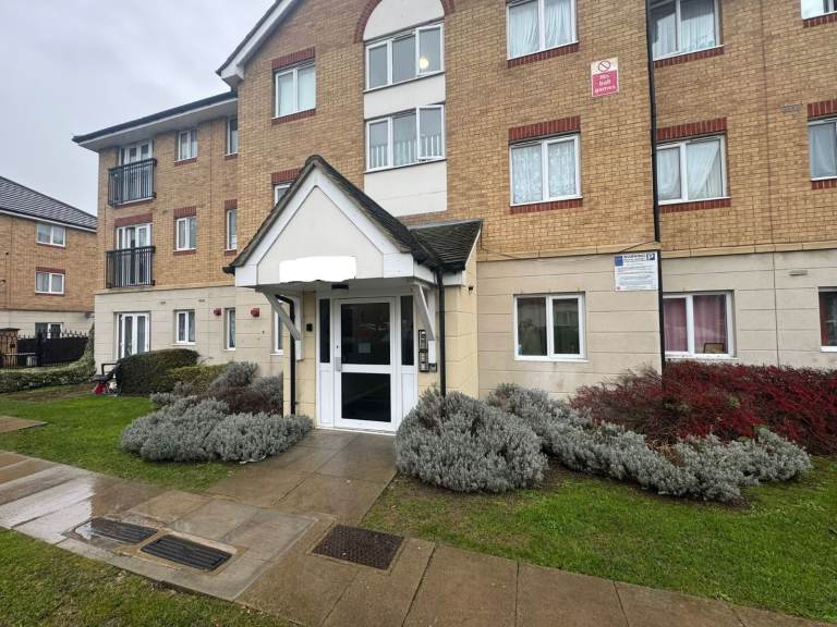2 Bed Flat To Let, Tysoe Avenue, EN3