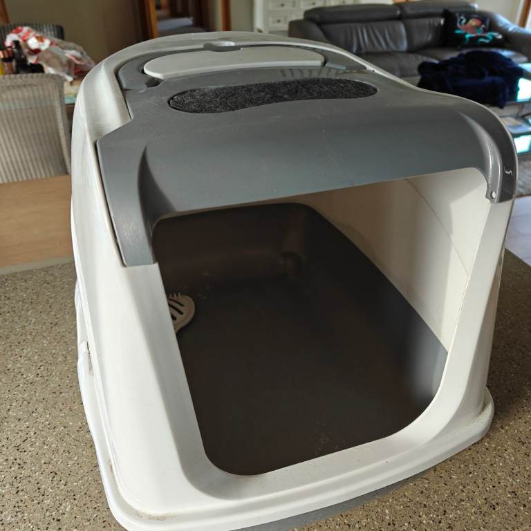 Cat litter tray