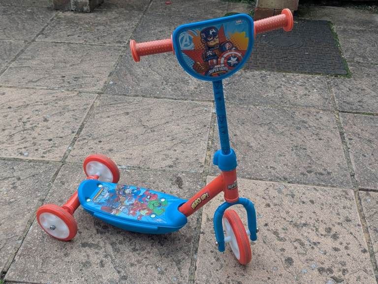 Kids Marvel 3 Wheel Scooter