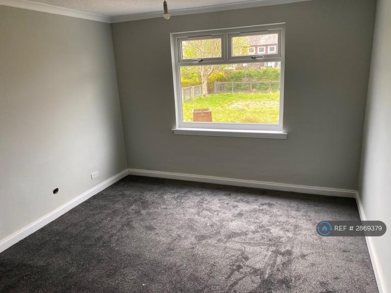 2 bedroom flat in Gillies St, Troon, KA10 (2 bed) (#2869379)