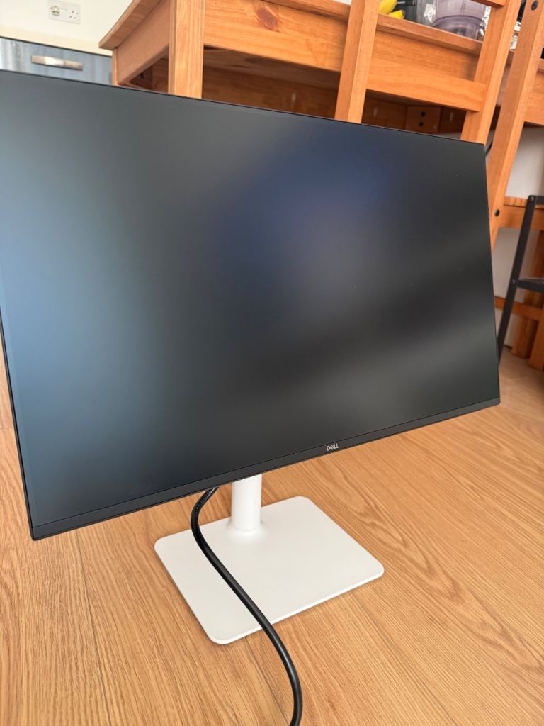 Dell Monitor 24” - White, Mint condition 