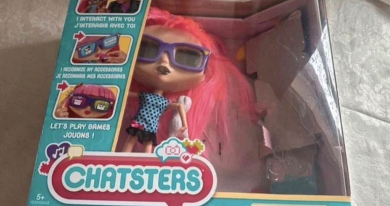Chatsters Fashion Doll Pink Hair Green Eyes Light Complexion
