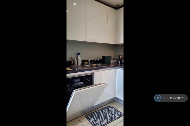 2 bedroom flat in London Road, Isleworth, TW7 (2 bed) (#2711875)