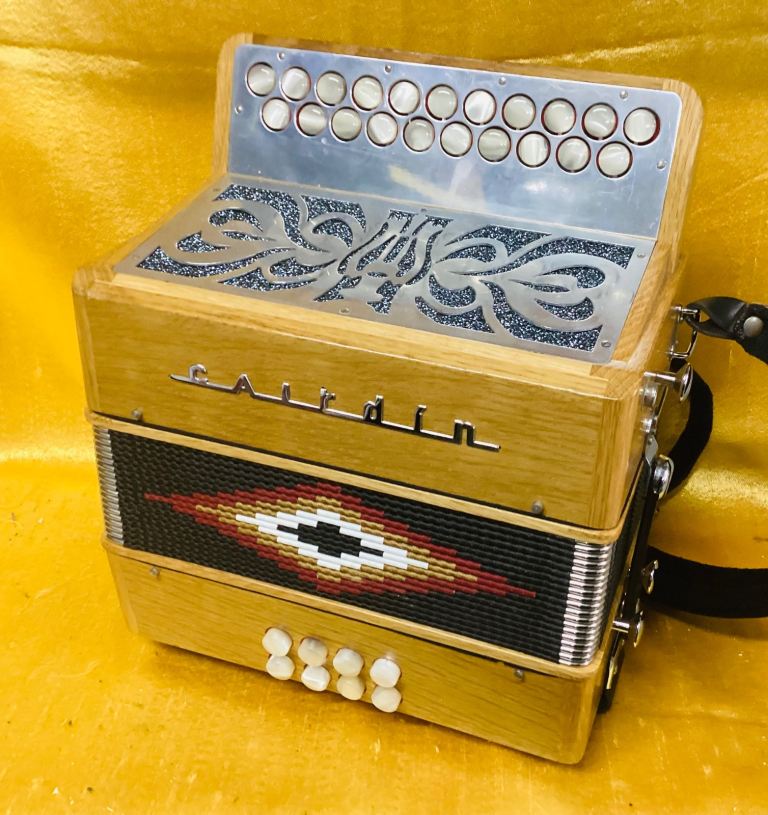 CAIRDIN D/C IRISH MADE MINI DE-LUXE ACCORDION USED