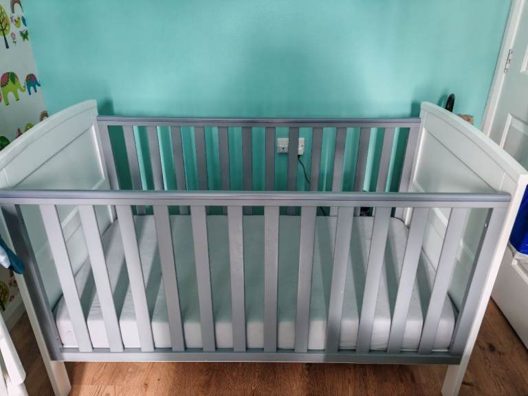 Cotbed with mattress 