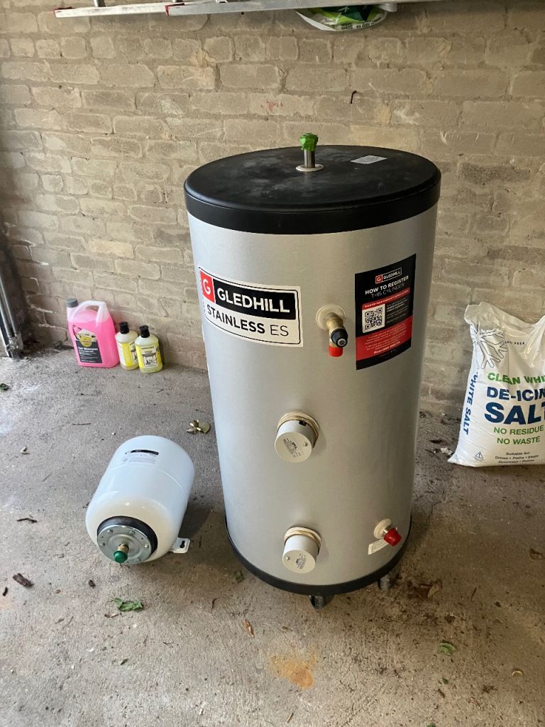Gledhill Stainless ES Hot Water Cylinder & Zilmet Expansion Vessel
