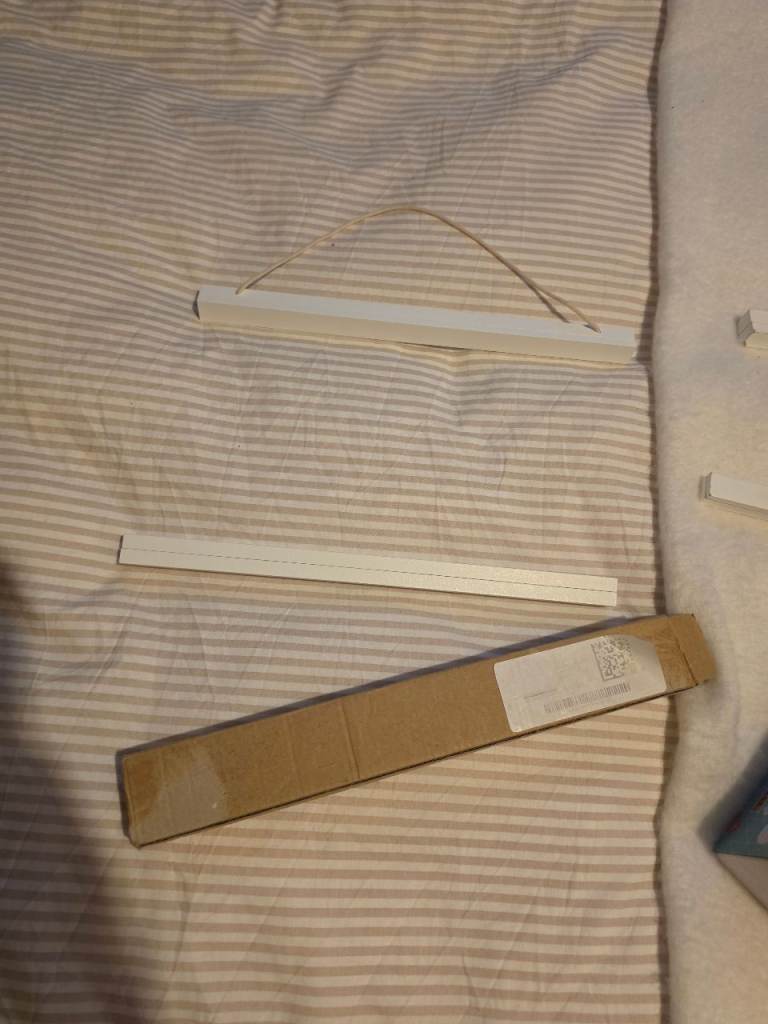 2 x magnetic poster hangers 
