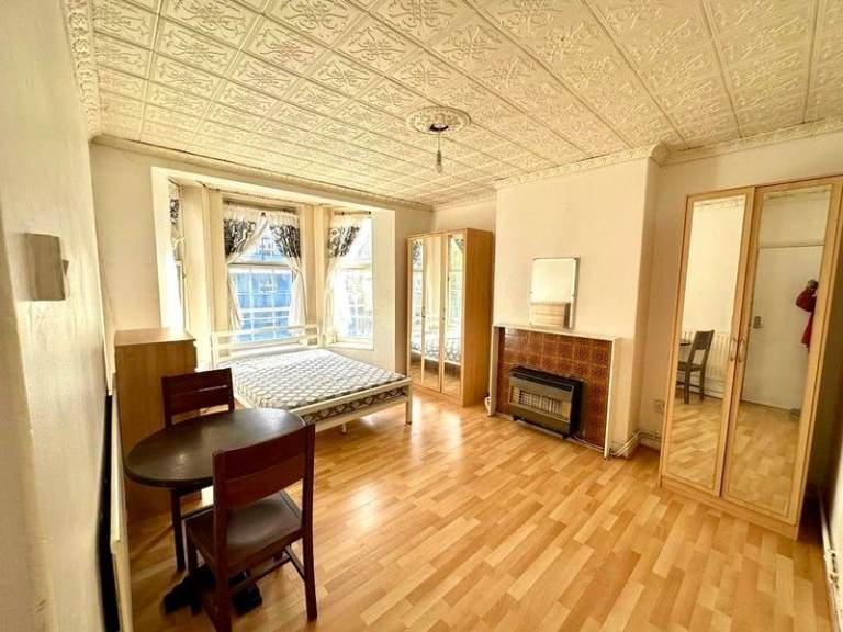 🏡 Large Double Room Available | Wapping E1W 3SS | Close to Tower Bridge & Station 🚇