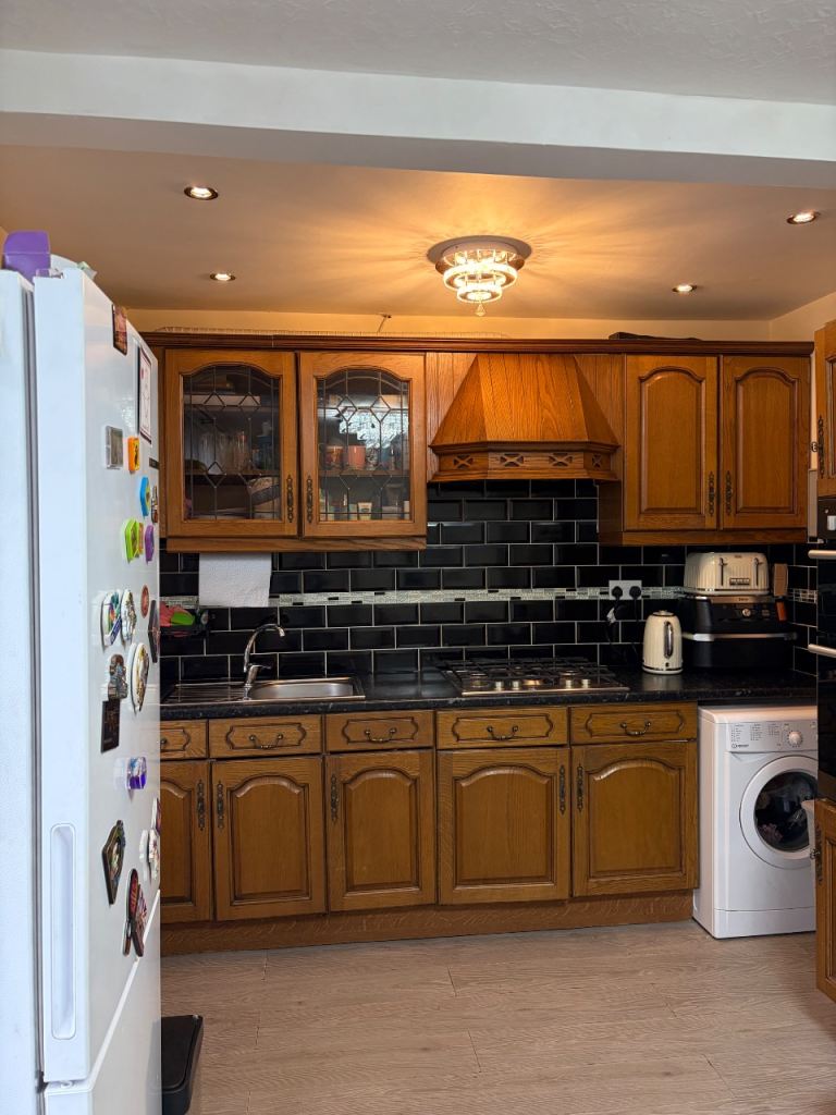 3 BEDROOM HOUSE TO RENT, CLOSE TO CITY CENTRE, QUIET AREA 