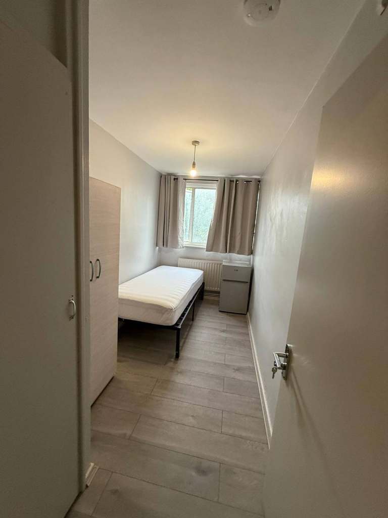 🏡 Single In Whitechapell 🏡🗝