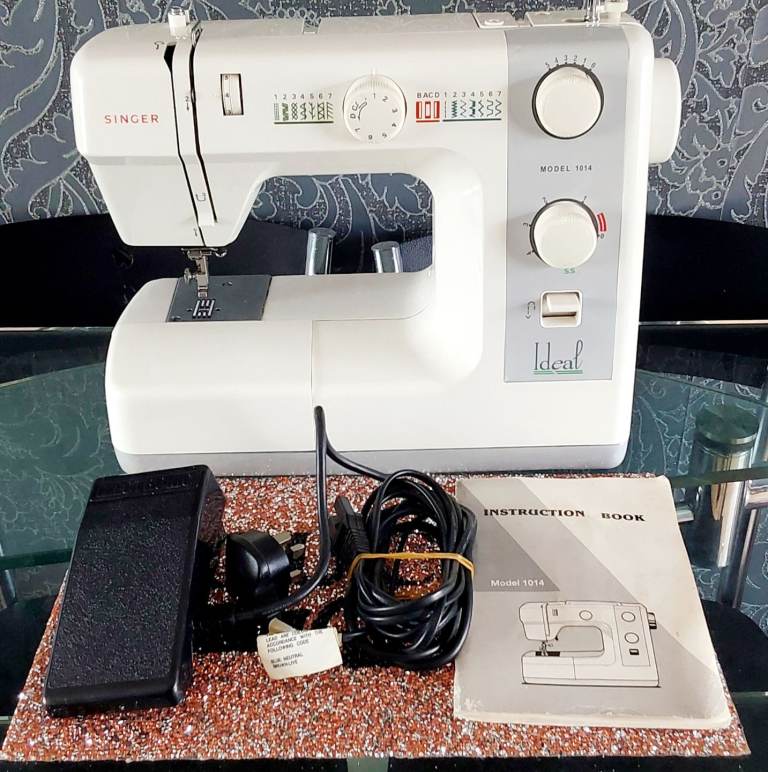 SINGER sewing machine good working💯 