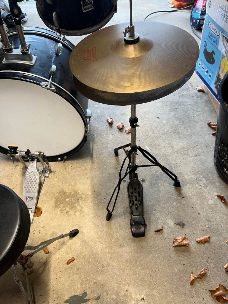 Drum Kit Performance Percussion - Plays well but tatty