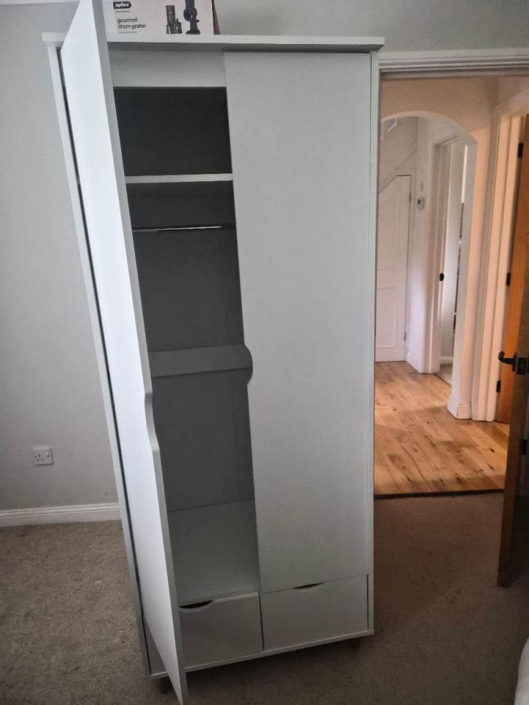 White Wardrobe with Sliding Door and Drawers – Good Condition