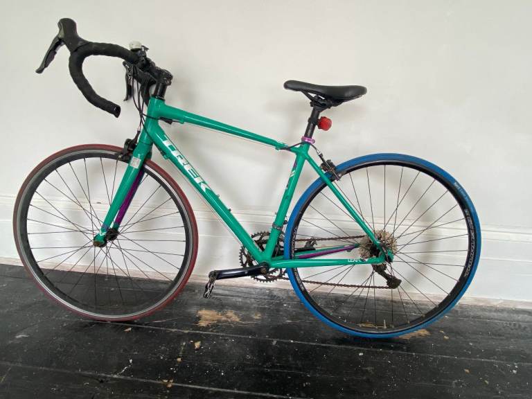 Trek Lexa Women's Road Bike – Lightweight Aluminium Frame – 700c