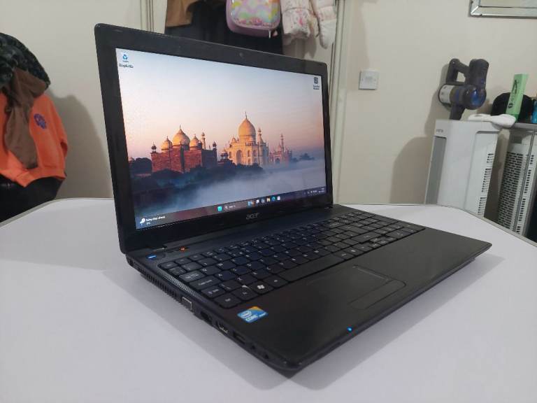 Acer Laptop [Core i3/4GB/128GB/Windows 11 Pro]