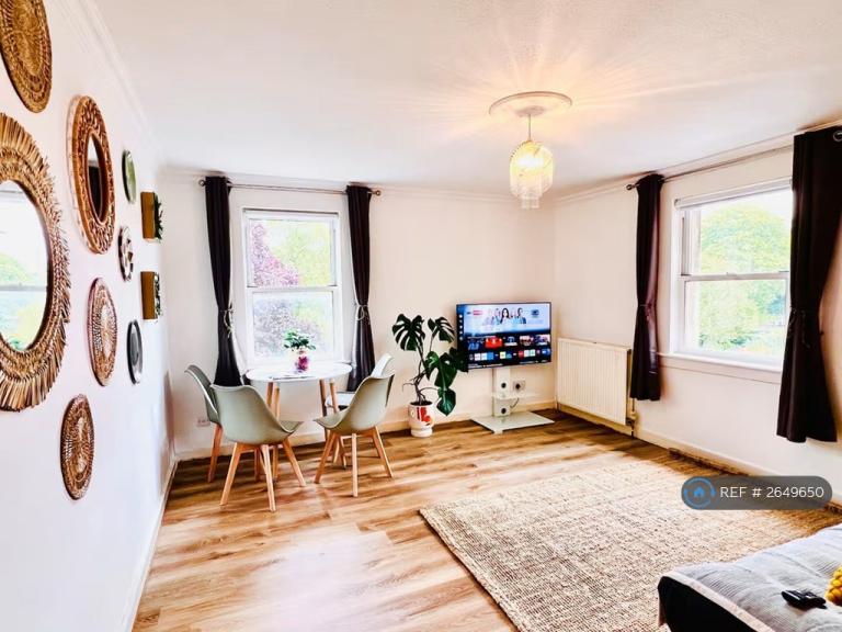 1 bedroom flat in Robertson's Count, Edinburgh, EH8 (1 bed) (#2649650)