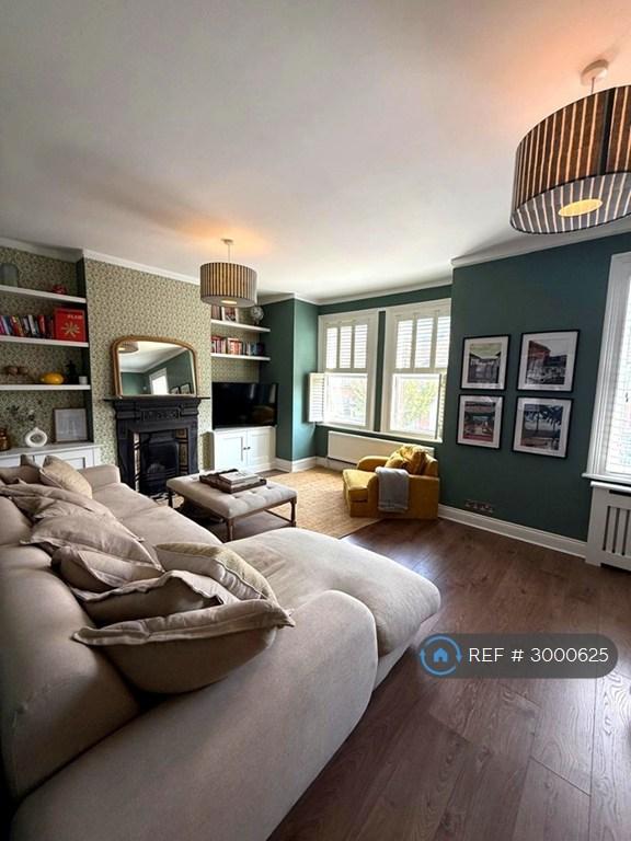3 bedroom flat in Tranmere Road, London, SW18 (3 bed) (#3000625)