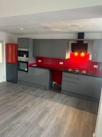 6 Bed Beautiful spacious house with drive 