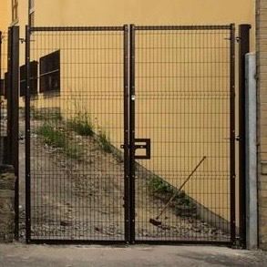 3m high x 3m wide.  Yard Site - double leaf gates.  