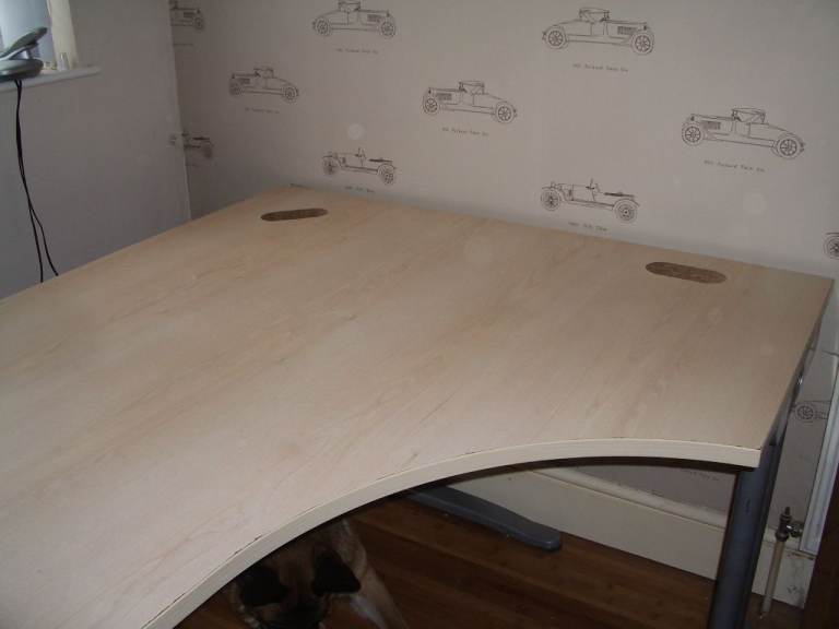 Light Wood Effect Corner Desk with Cable Holes – Good Condition