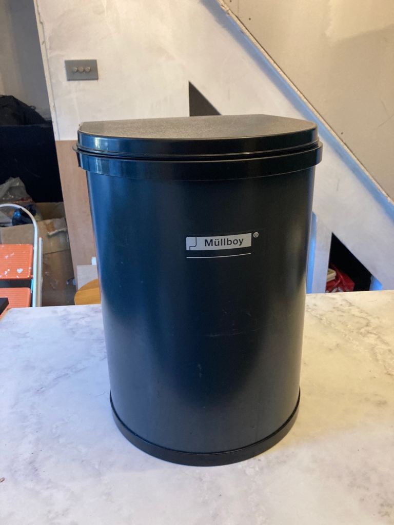 Intergrated/Pull out Mullboy 30L bin