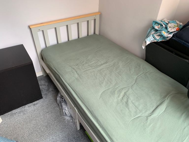 Single bed WITHOUT mattress