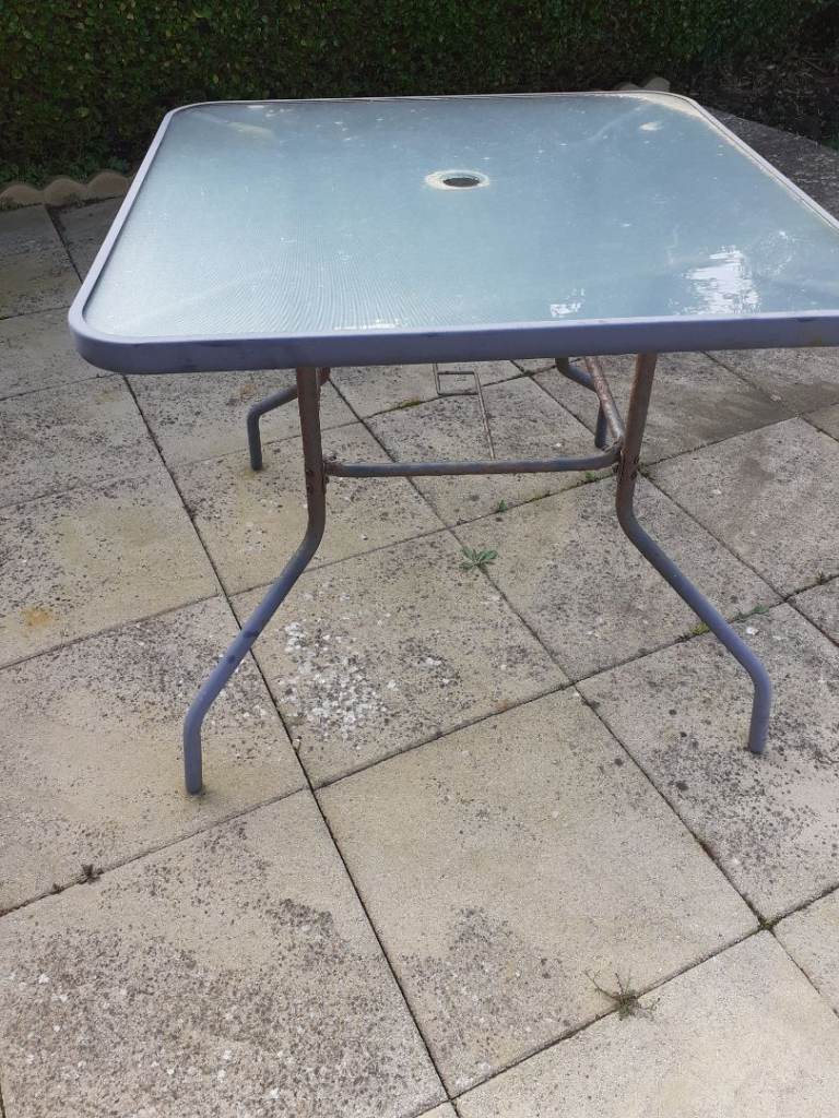 Free garden glass table