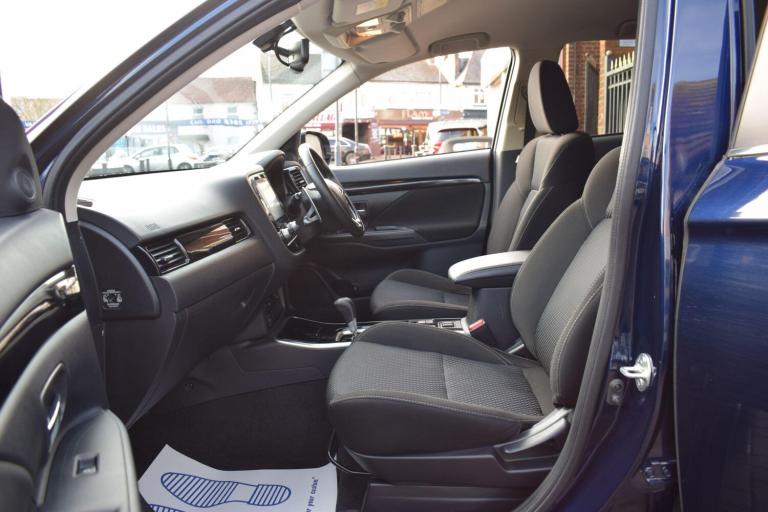 2020 Mitsubishi Outlander 2.0 MIVEC Design CVT 4WD Euro 6 (s/s) 5dr ESTATE Petrol Automatic