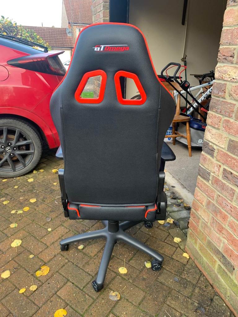 GT OMEGA GAMING CHAIR