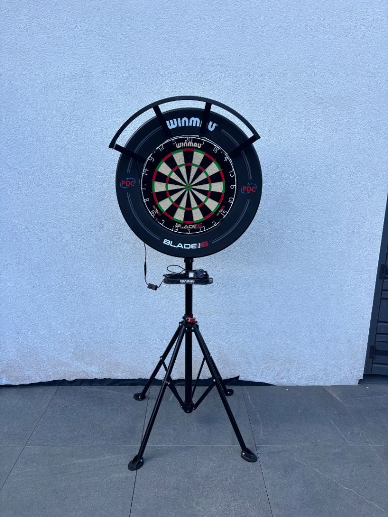 Winmau Dartboard with light surround and stand 