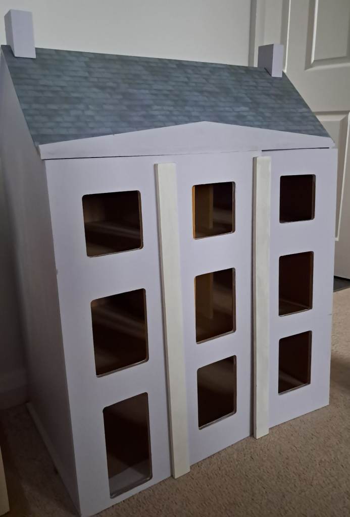 Collector’s Wooden dolls house kit