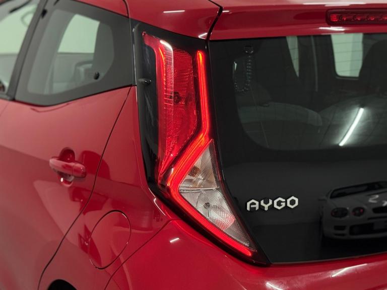 2019 Toyota AYGO 1.0 VVT-i x-play Euro 6 5dr HATCHBACK Petrol Manual