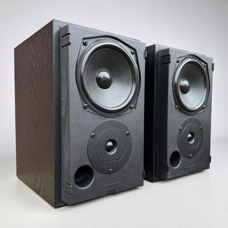 Pair of Mission 780 SE bookshelf speakers in good working condition. 