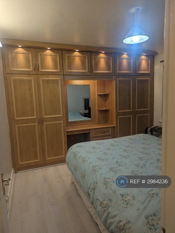 4 bedroom house in Burnham Gardens, Middlesex, TW4 (4 bed) (#2984236)