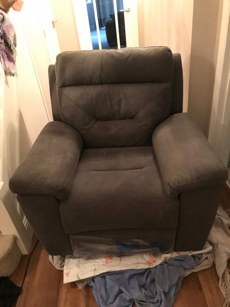 Grey Fabric Electric Recliner Armchair with USB Port – Good Condition