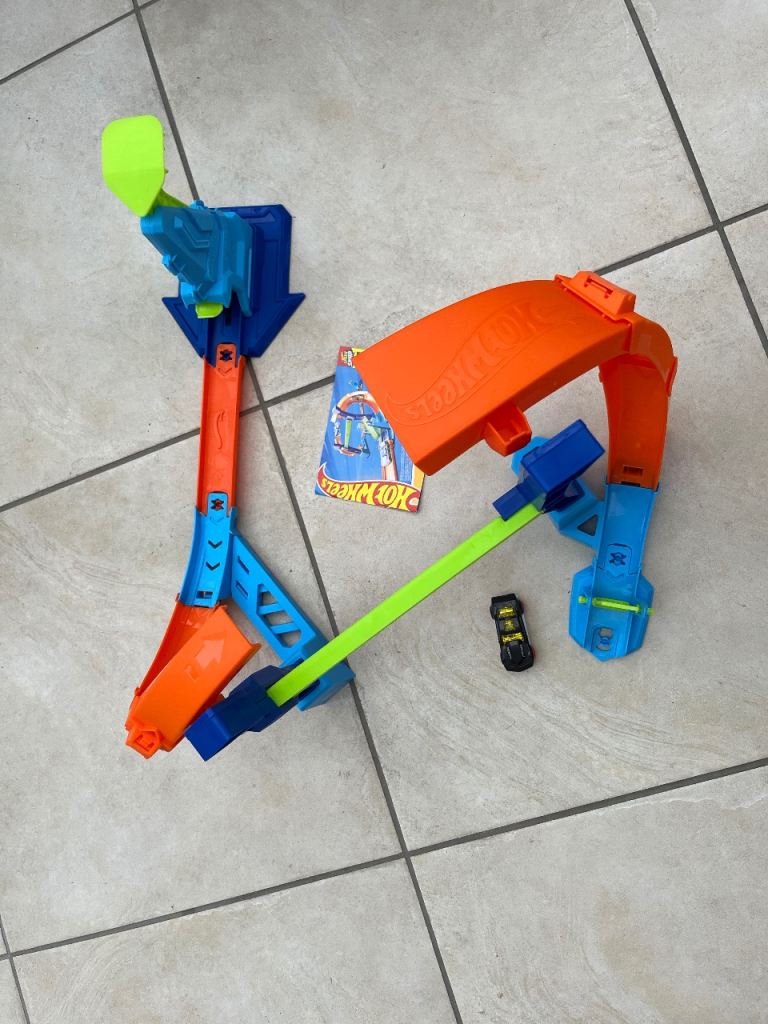Hot Wheels stunt car track 