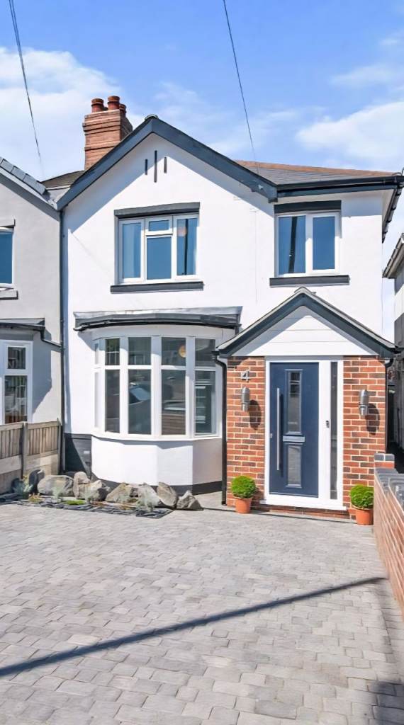 3 Bedroom house for rent in West Bromwich, B71 