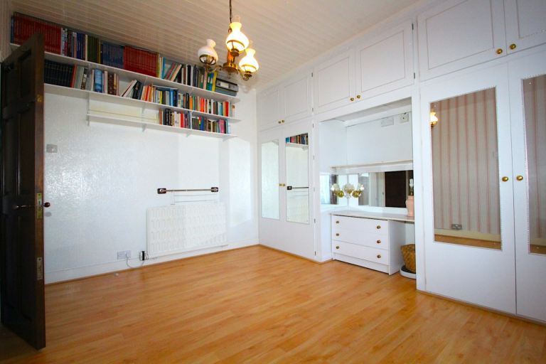 Chain free! Hane Estate Agents are pleased to offer a spacious 4 bedroom semi-detached house. 