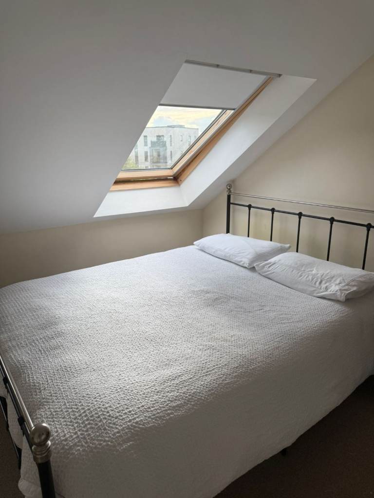 Stockport SK1 1YR - Spacious Double Room to Rent Incl's Bills (Available Now)