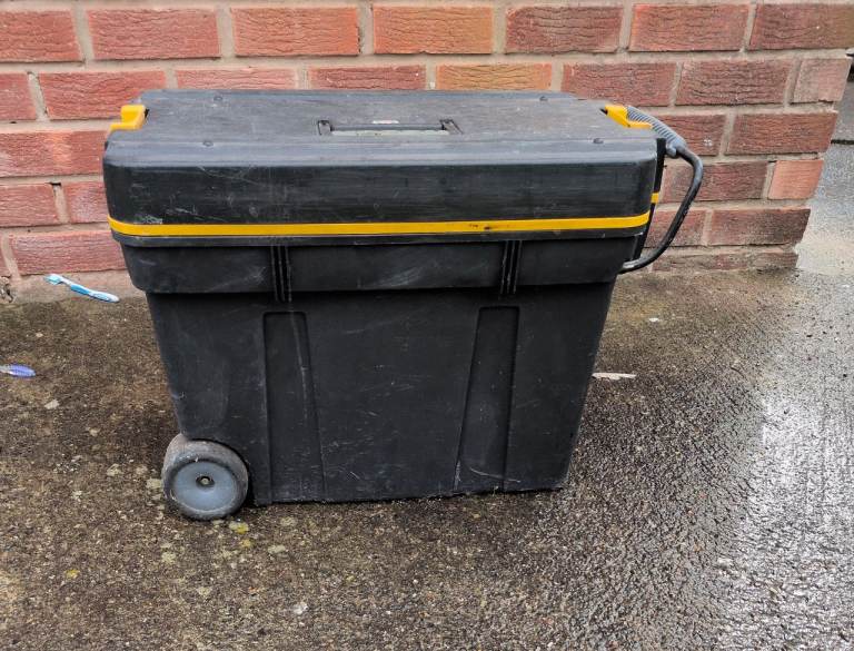 Toolbox (large) with Wheels