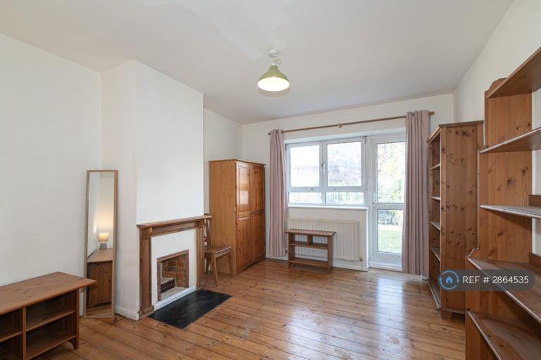 1 bedroom flat in Alfred Butt House, London, SW17 (1 bed) (#2864535)