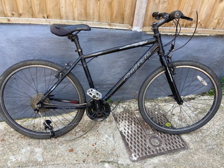 Bike Adults Carrera Subway Hybrid Bicycle 21 Speed( needs a new rear derailleur)