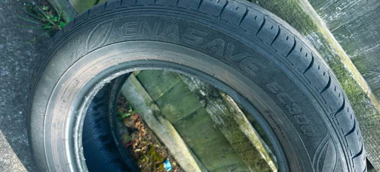 Dunlop 215 60 16 tyre