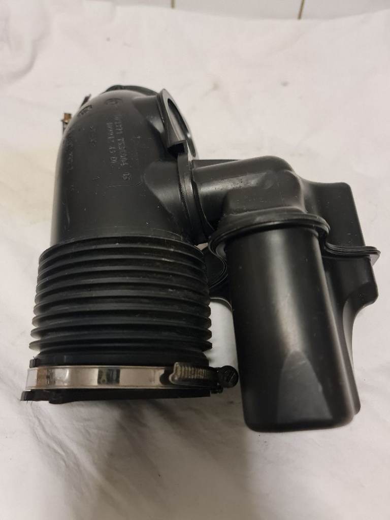 BMW 325i E90 E91 E92 E93 06-13 AIR INTAKE RUBBER HOSE TUBE DUCT